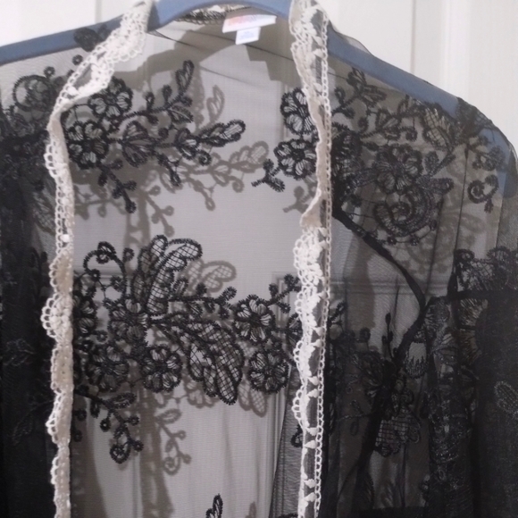Lacey sheer LuLaRoe kimono plus sizes 1x 2x - Picture 1 of 2